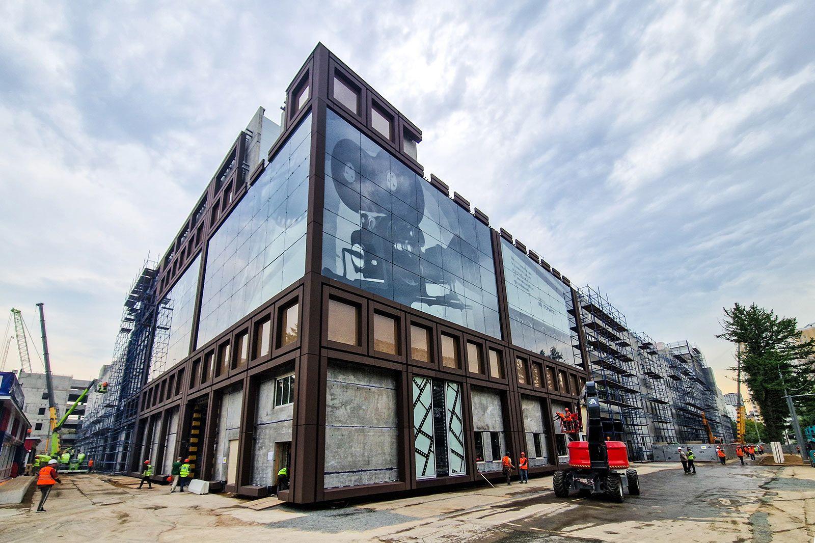 В 2015 году киностудия имени Горького отметила 100-летний юбилей. Сейчас её активно модернизируют