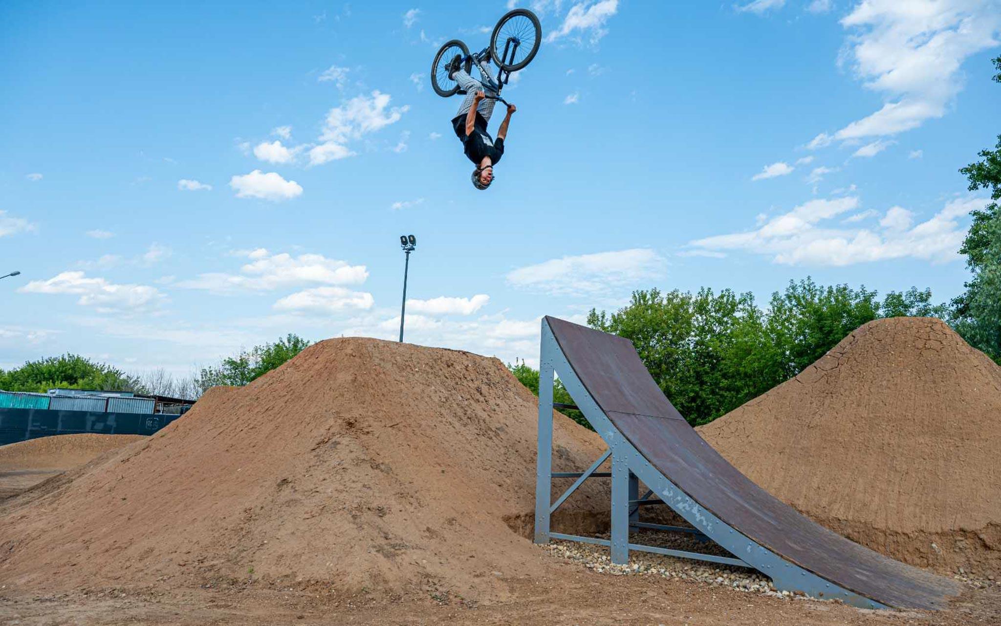 BMX-трек в парке "Яуза" BMX-трек в парке "Яуза"