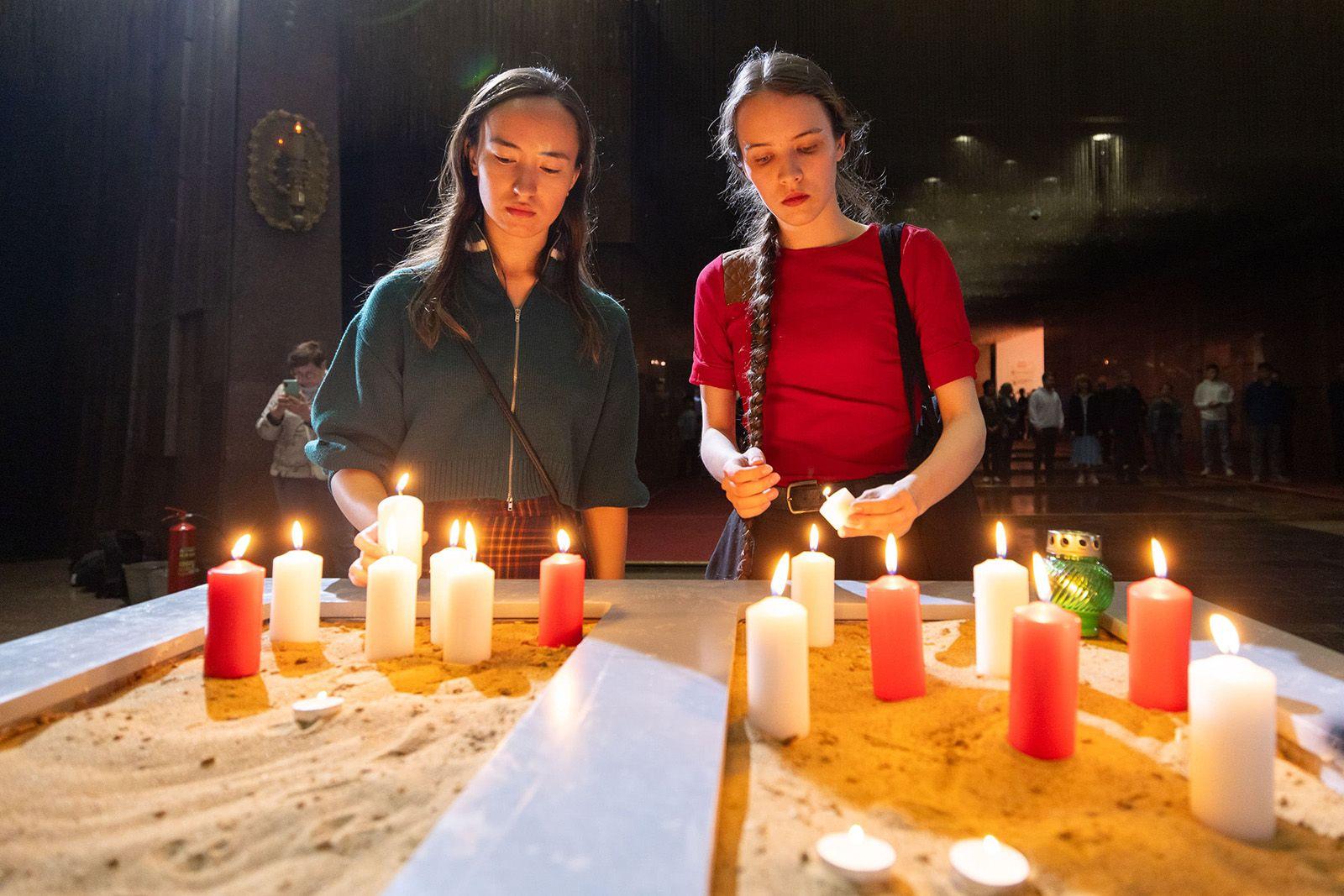 Мероприятия ко Дню памяти и скорби в Москве охватили сотни площадок Мероприятия ко Дню памяти и скорби в Москве охватили сотни площадок