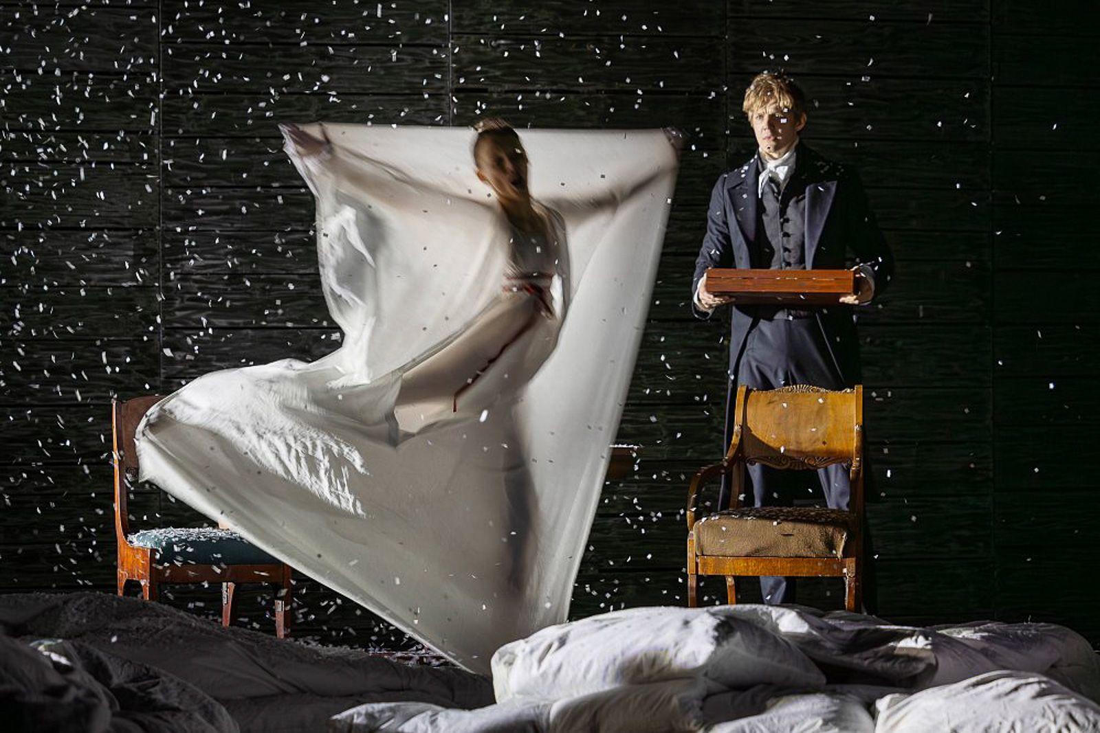 На сервисе "Мосбилет" можно приобрести билеты на спектакли, проходящие в десятках московских театров