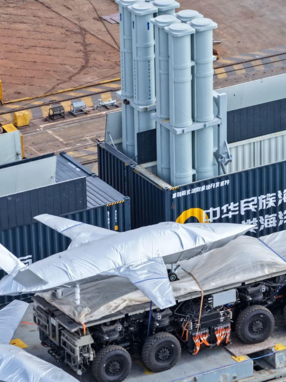 Боевой дрон, подготовленный к разворачиванию на гражданском судне в Китае