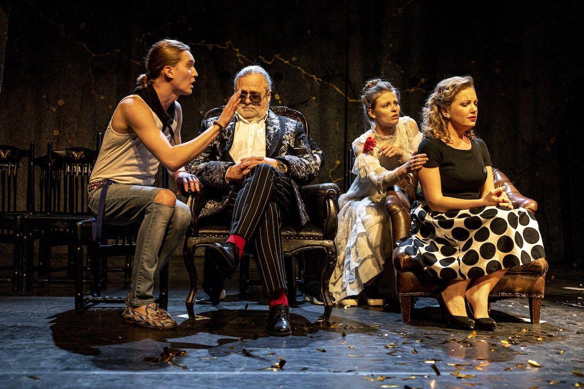 "На дне" Максима Горького в современных декорациях (театр "Модерн")