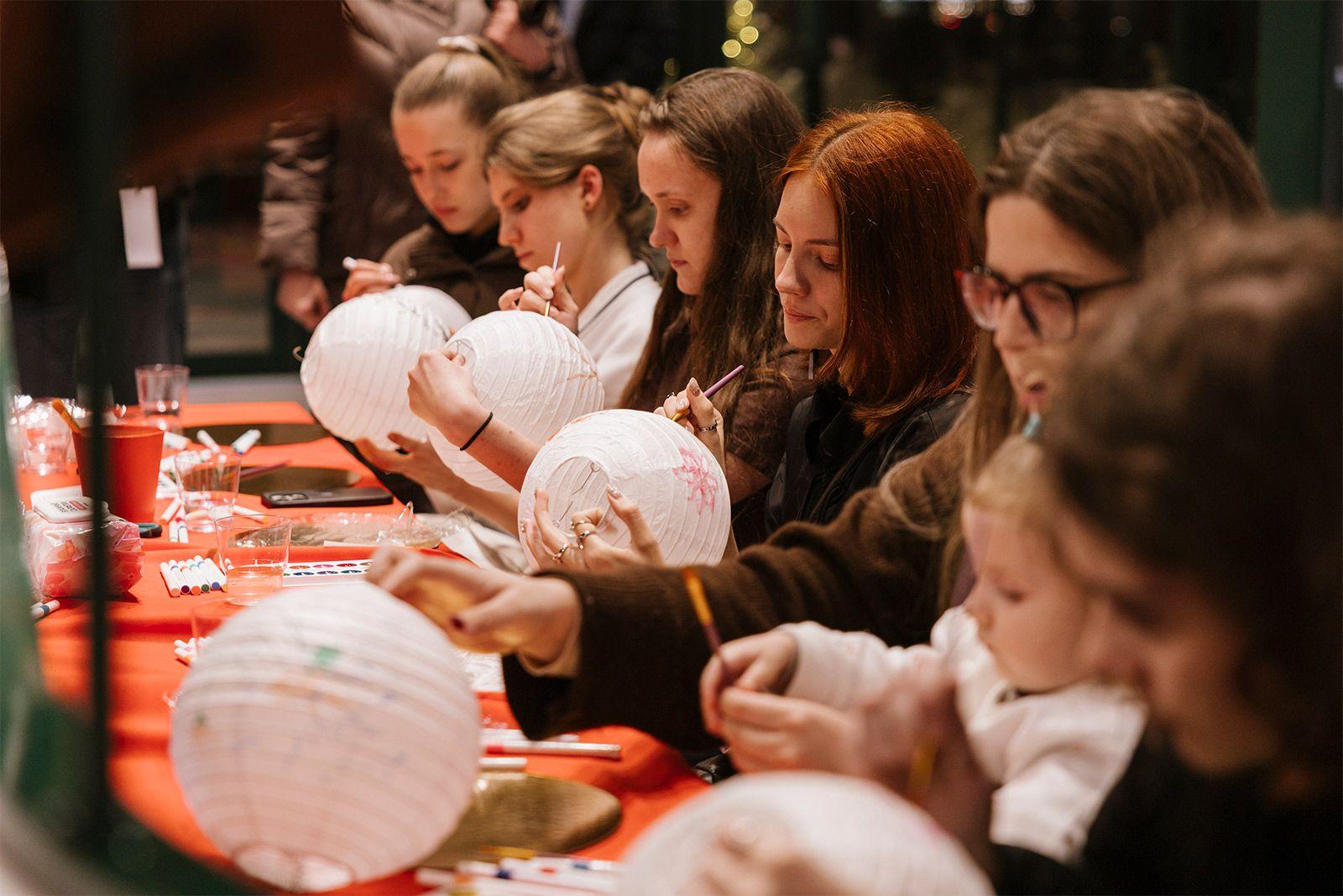 "Альфа-банк" также организовал для москвичей серию творческих занятий