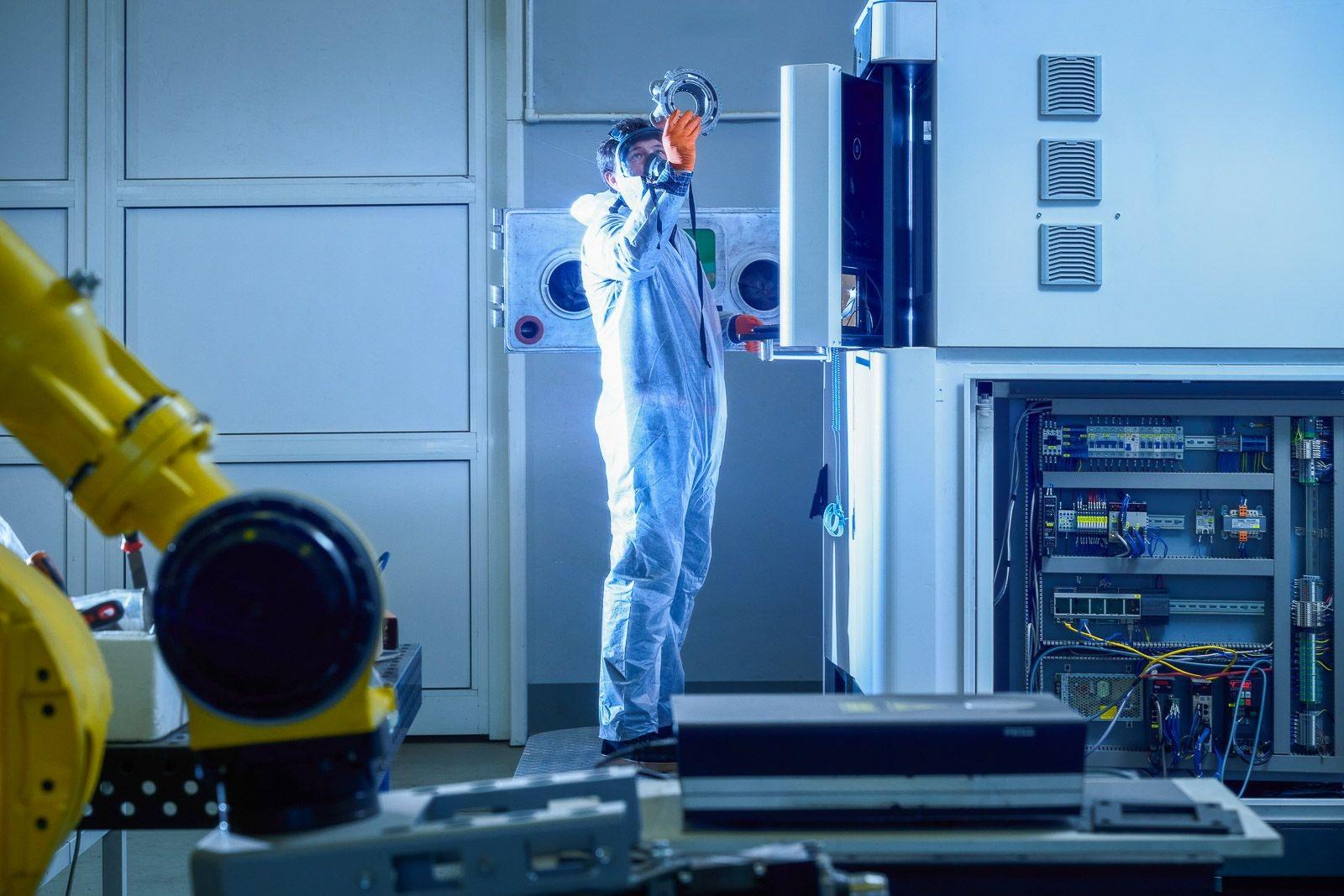 Москва активно инвестирует в новые технологии и внедряет меры поддержки бизнеса Москва активно инвестирует в новые технологии и внедряет меры поддержки бизнеса