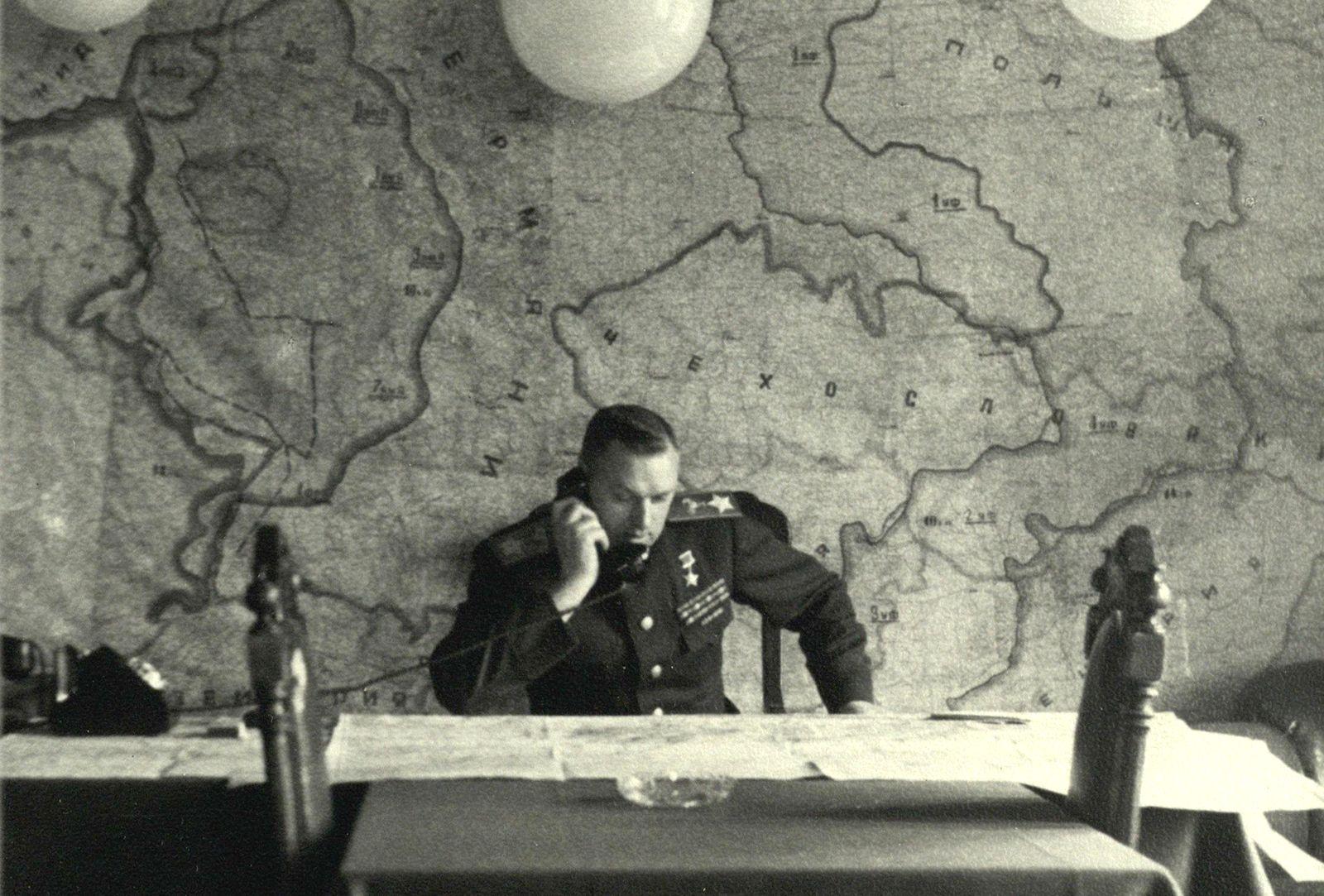 Маршал Рокоссовский в марте 1945 года