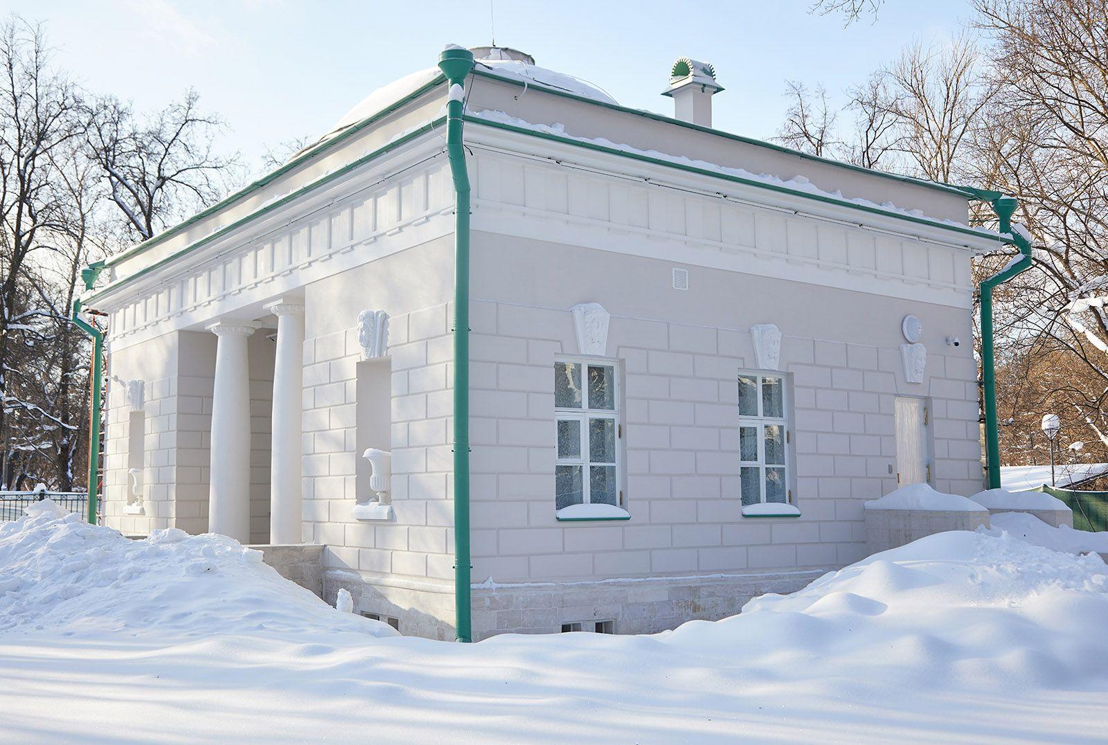 Восстановленный павильон в усадьбе Кузьминки
