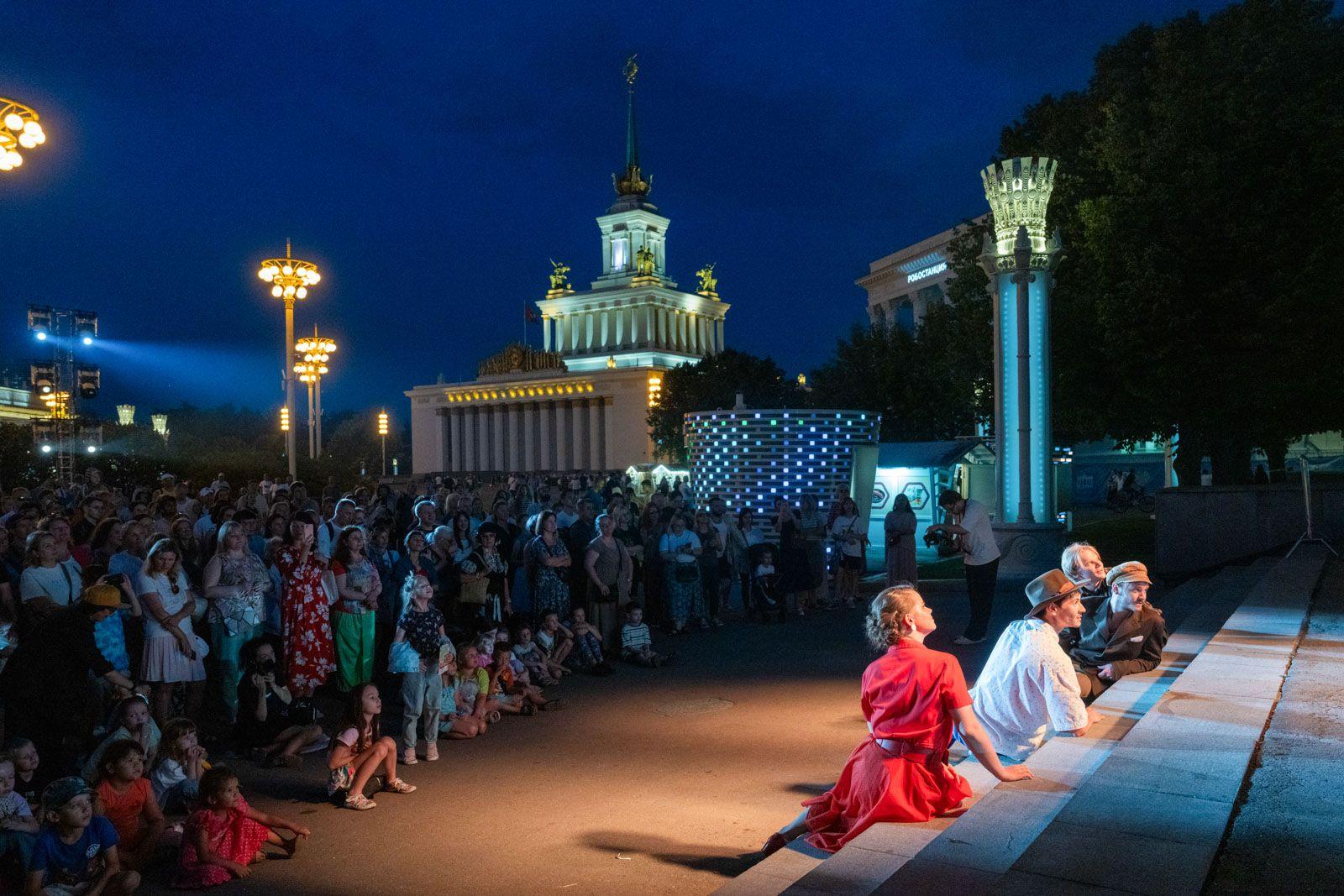 Фестиваль исскусств "Вдохновение" собирает десятки тысяч зрителей и сотни артистов Фестиваль исскусств "Вдохновение" собирает десятки тысяч зрителей и сотни артистов
