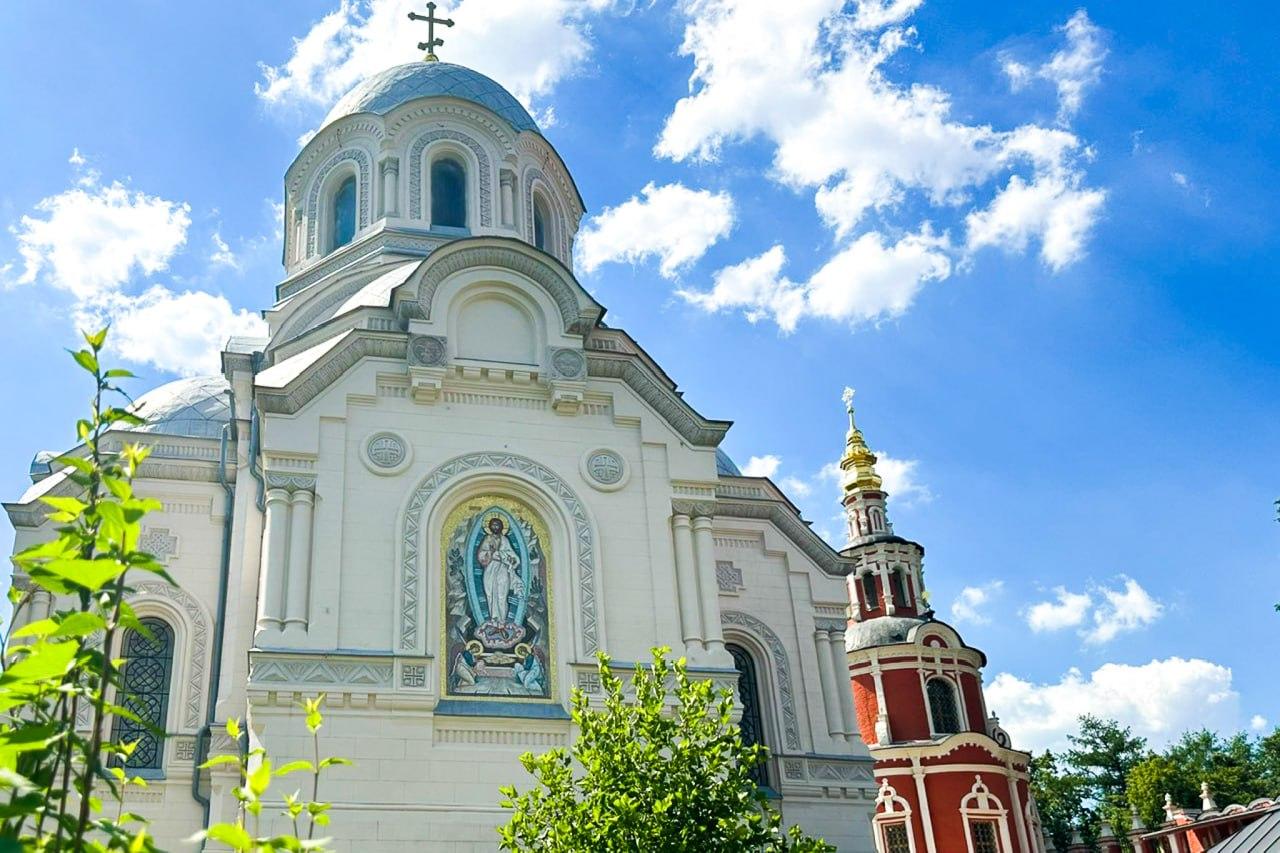 Ансамбль Донского монастыря реставрируется за счёт городского и федерального бюджетов, а также помощи меценатов Ансамбль Донского монастыря реставрируется за счёт городского и федерального бюджетов, а также помощи меценатов