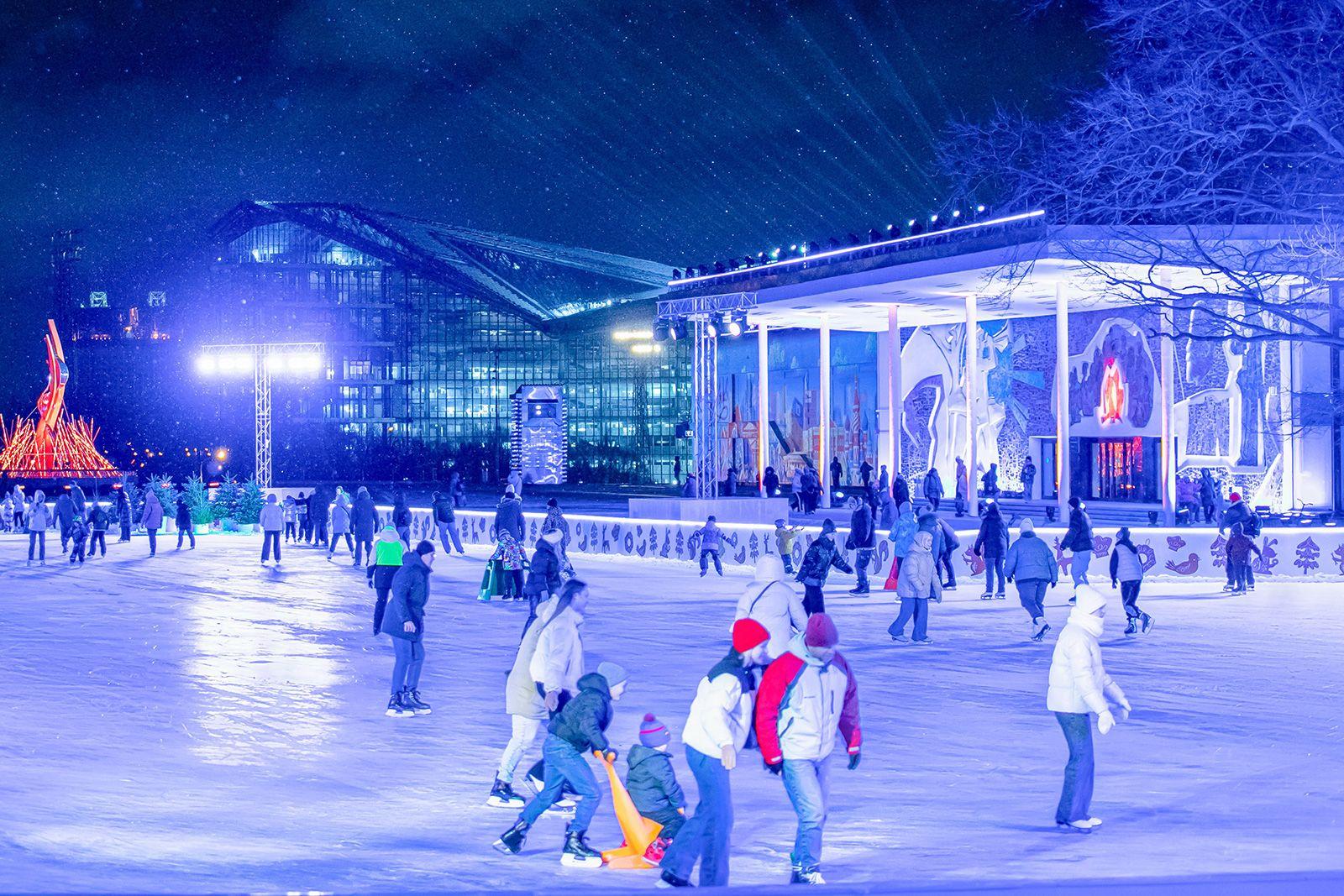 Каждую зиму в Москве открываются десятки катков Каждую зиму в Москве открываются десятки катков