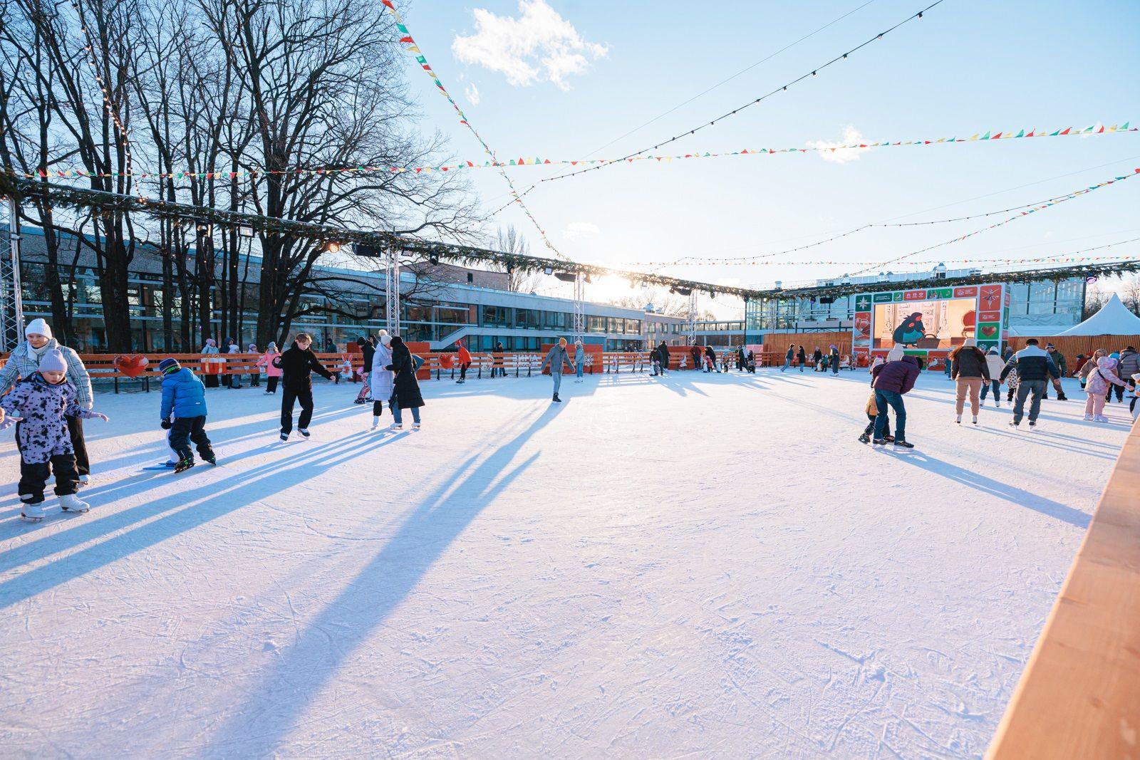 Столичные катки оснащены всей необходимой инфраструктурой – от проката коньков до точек общепита