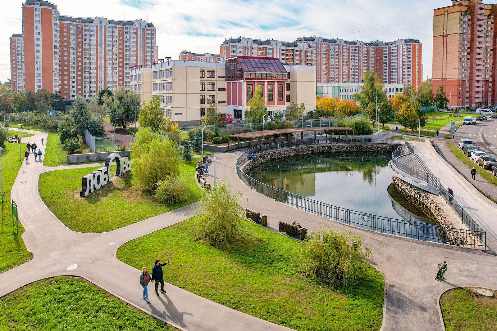 Ежегодно в Москве благоустраивают сотни дворов и парковых пространств Ежегодно в Москве благоустраивают сотни дворов и парковых пространств