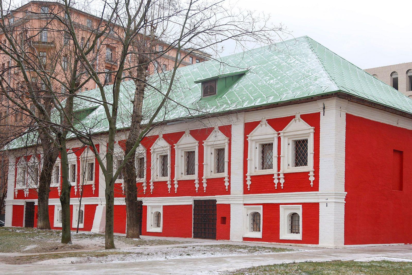 Красные палаты в процессе восстановления