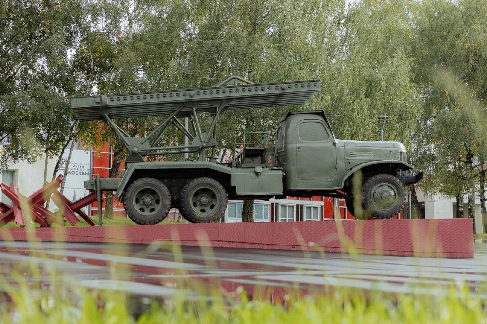 Макетный образец боевой машины артиллерии БМ-13