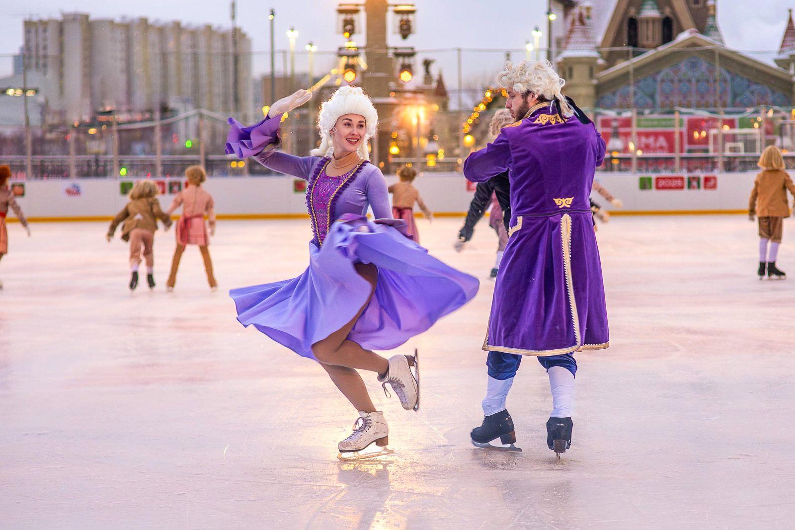 Каждую зиму в Москве открываются десятки катков