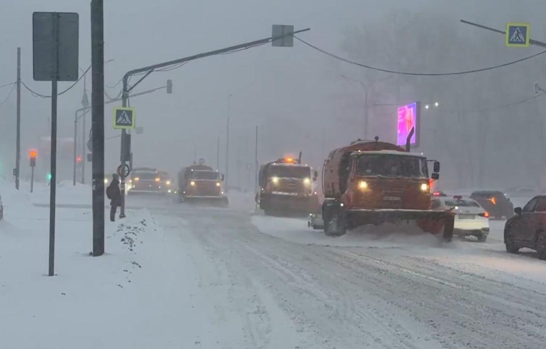 Все московские службы круглосуточно занимаются уборкой снега
