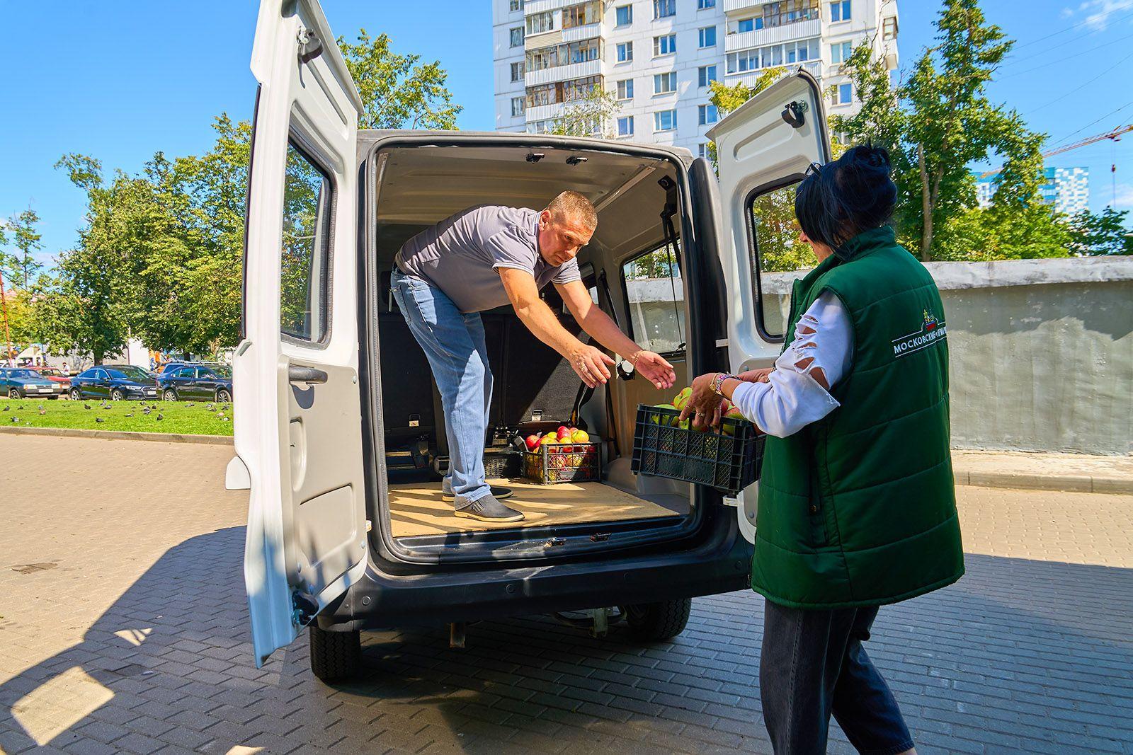 В Москве действуют десятки организаций, помогающих фронту