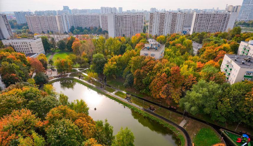 Изютинский пруд в Нагорном районе Москвы