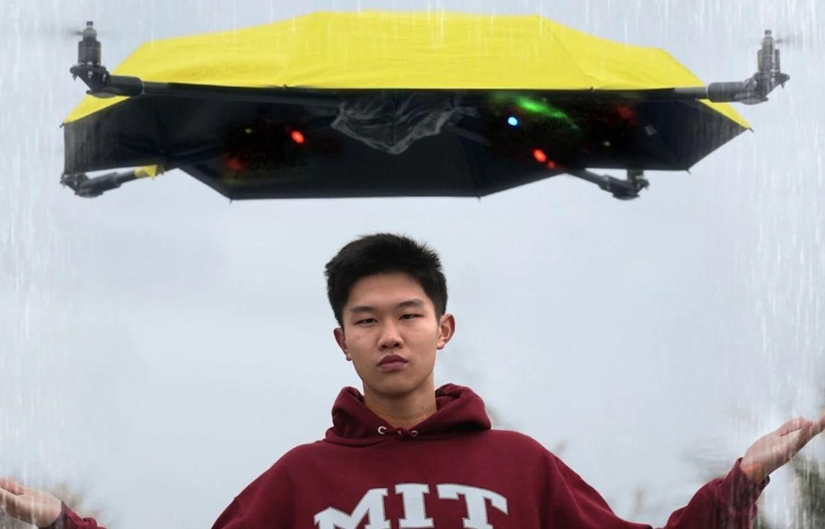 Прототип летающего зонтика и его создатель Джон Цзе