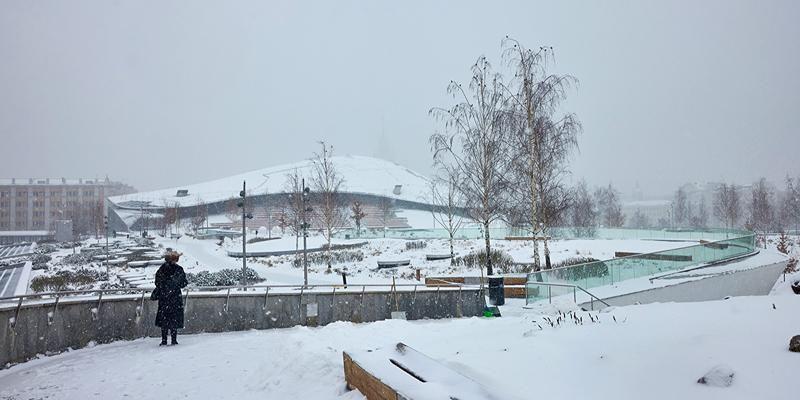 Мощный снегопад в Москве не парализовал нормальную жизнь в городе