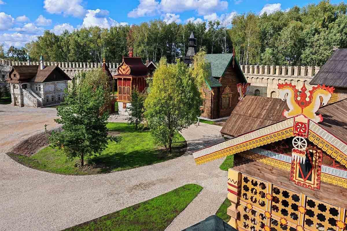 Площадка "Сказочный город" в кинопарке "Москино"