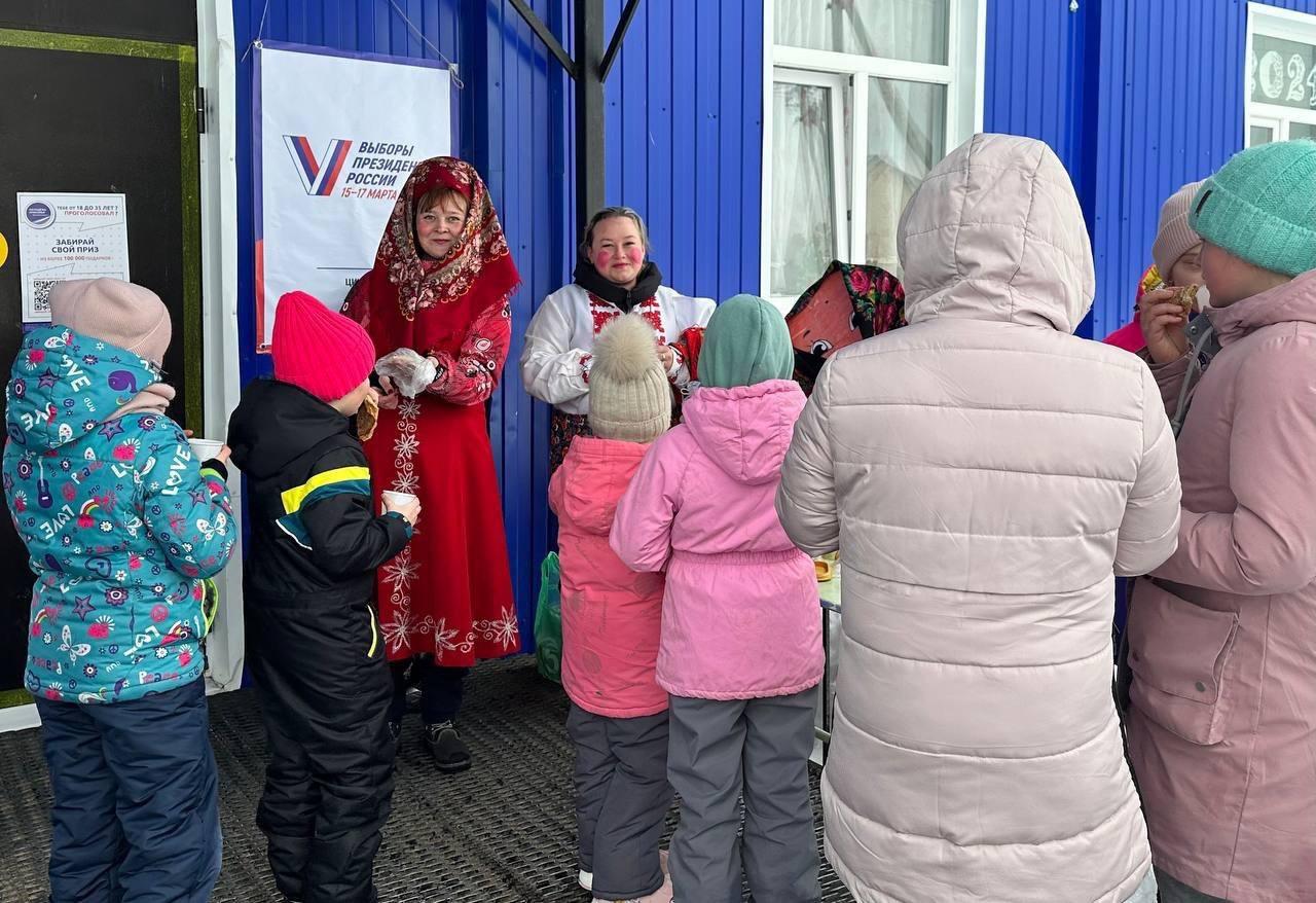 На избирательных участках в Пермском крае интересно и взрослым, и детям