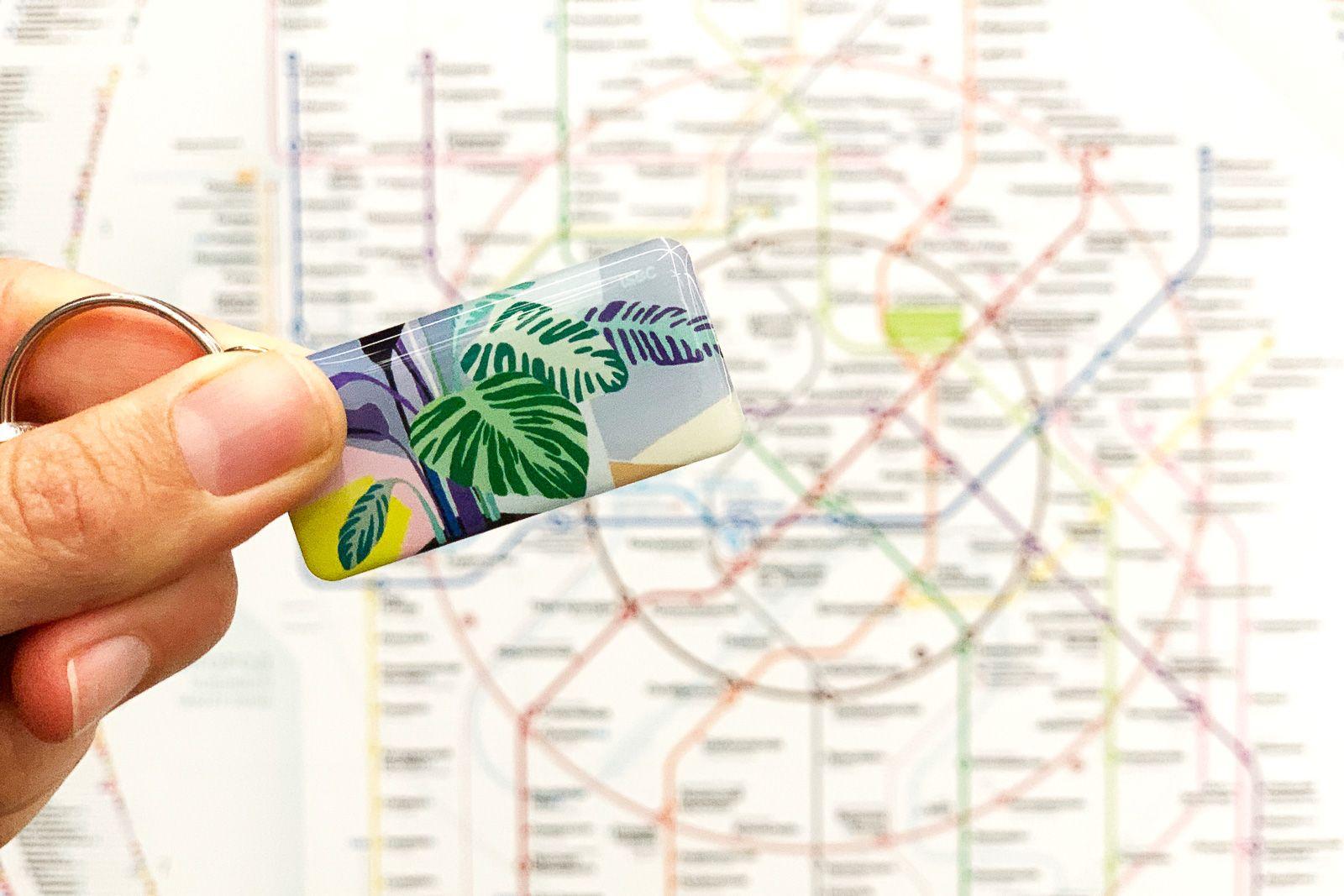 В столице выпускают в том числе транспортные и банковские карты