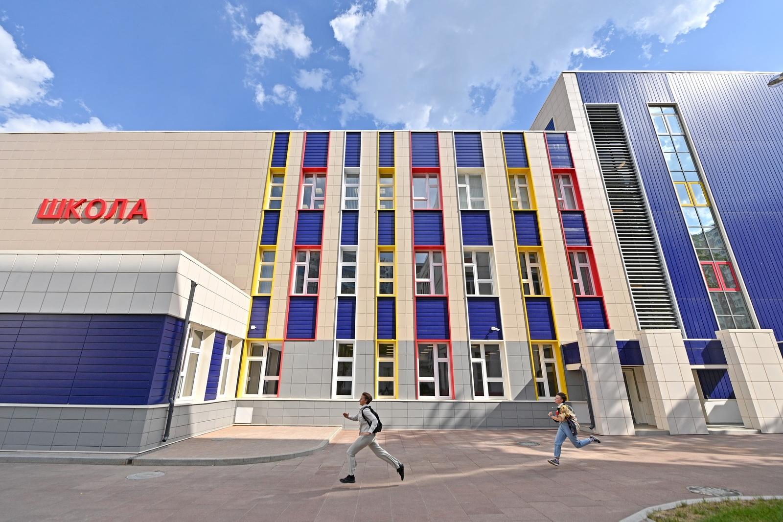 Школа в микрорайоне "Новые Ватутинки" стала одной из самых больших, открытых в столице за последние годы