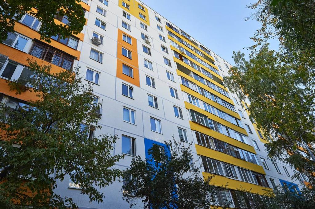В ходе капремонта серые многоэтажки советской постройки становятся ярче и приятнее глазу