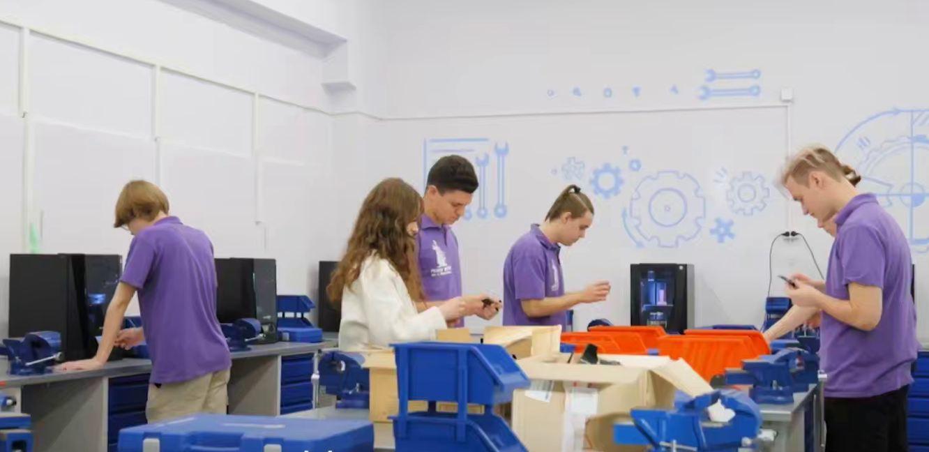 Московские школьники участвуют в благотворительных акциях и сборе гуманитарной помощи Московские школьники участвуют в благотворительных акциях и сборе гуманитарной помощи