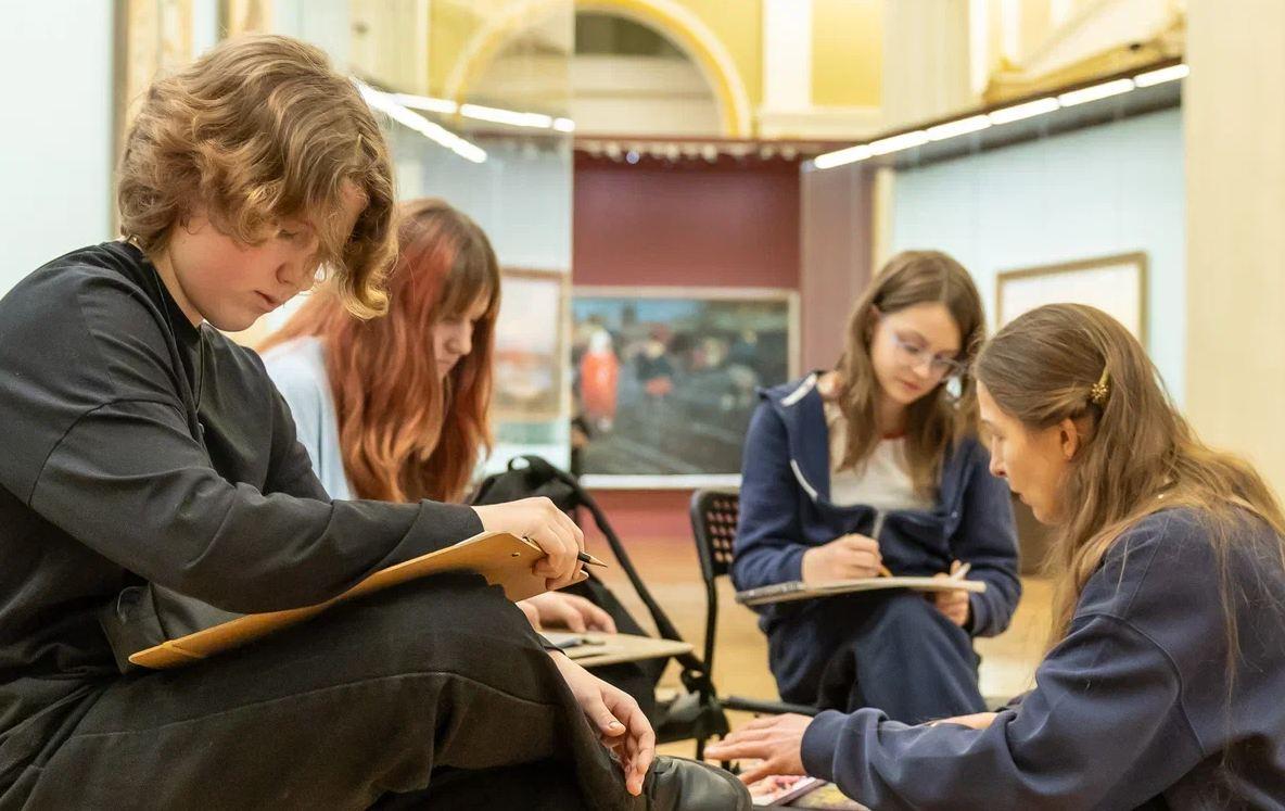 Пленэр на ВДНХ для учащихся детских школ искусств департамента культуры Москвы