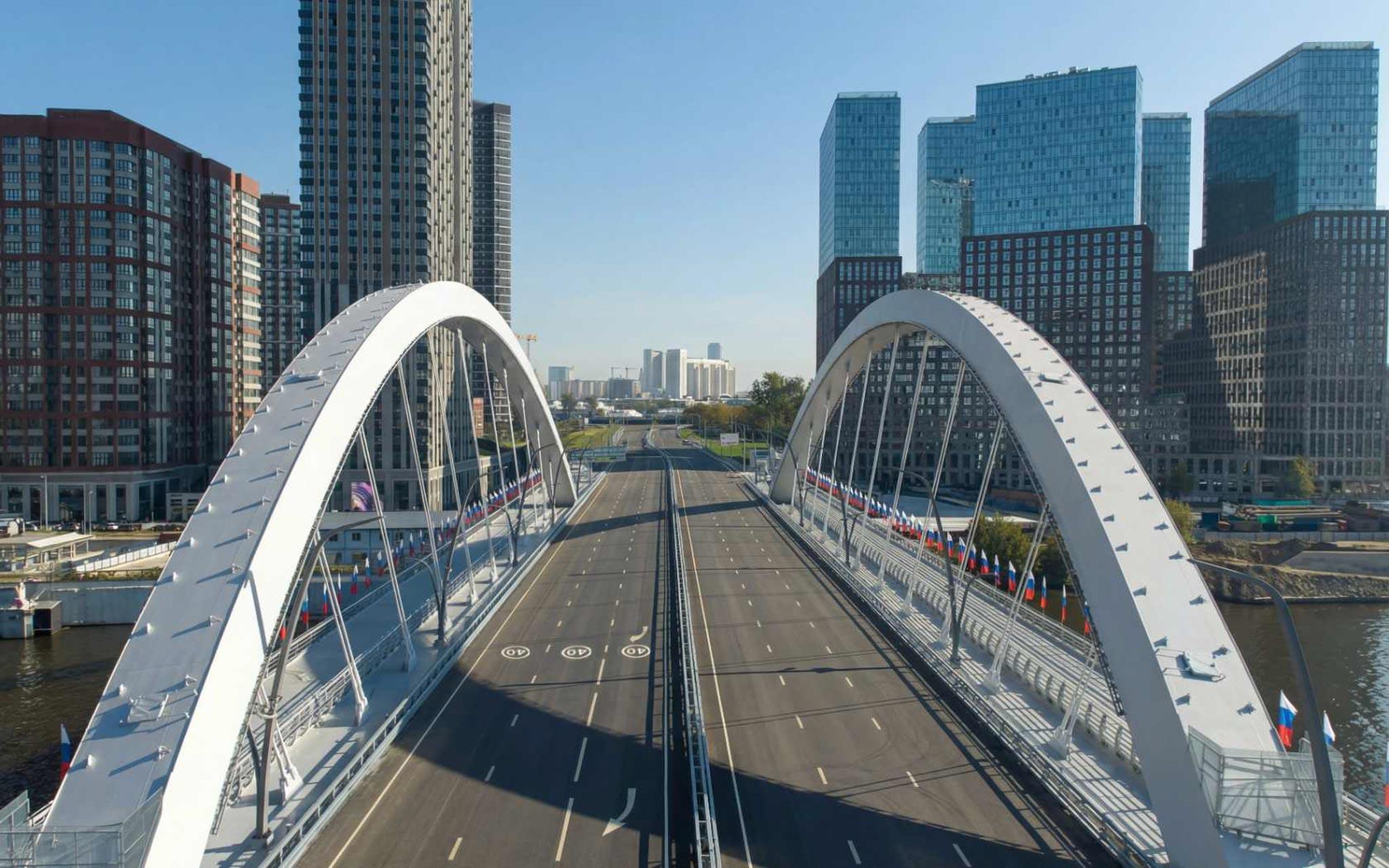 Ежегодно в Москве реконструируют и строят десятки новых дорожных объектов