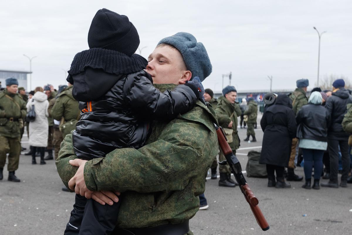 Во многих регионах особый упор сделали на помощь детям мобилизованных