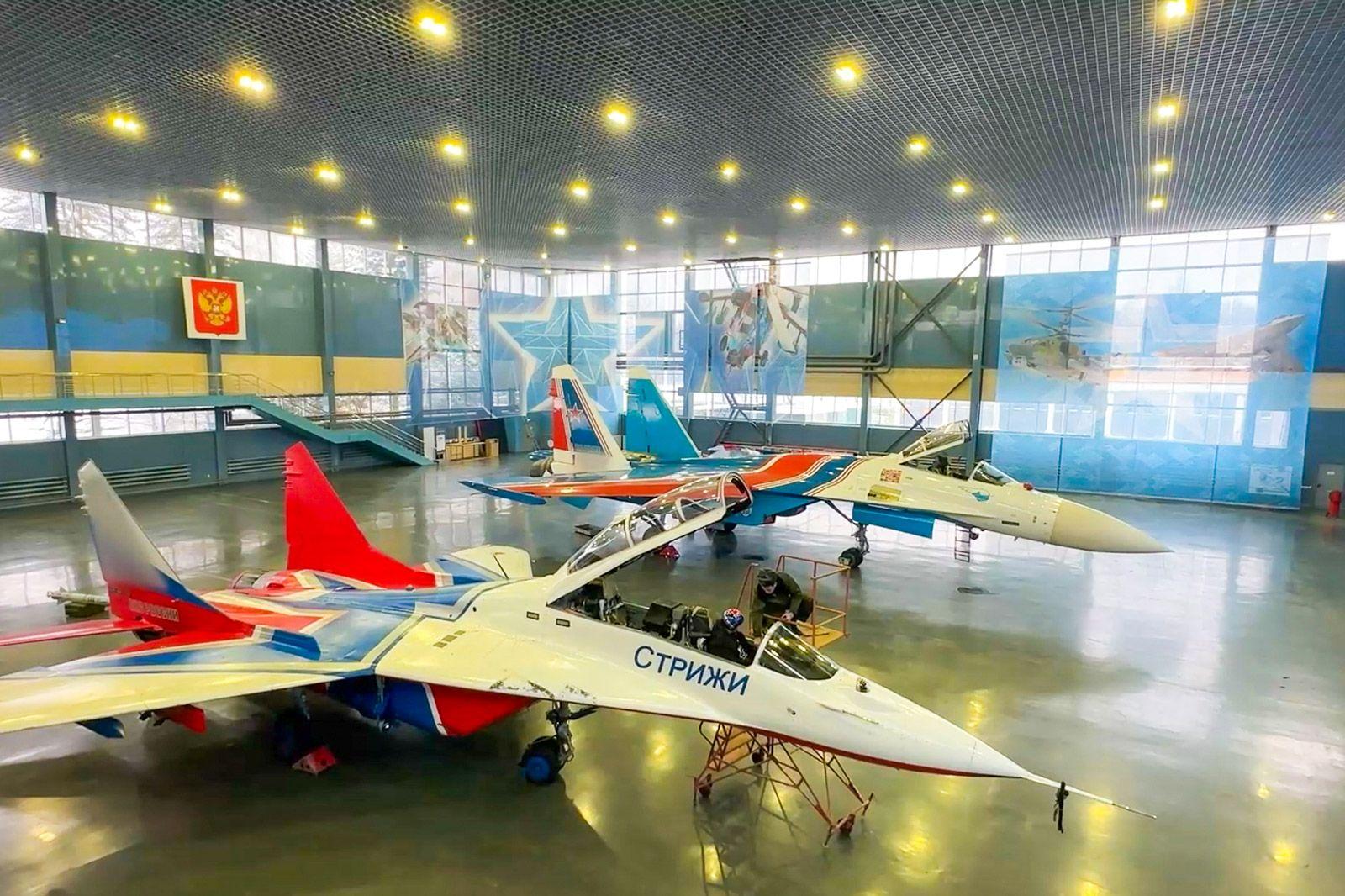 14-летний москвич мечтал встретиться с пилотом военного самолёта – и это желание осуществилось