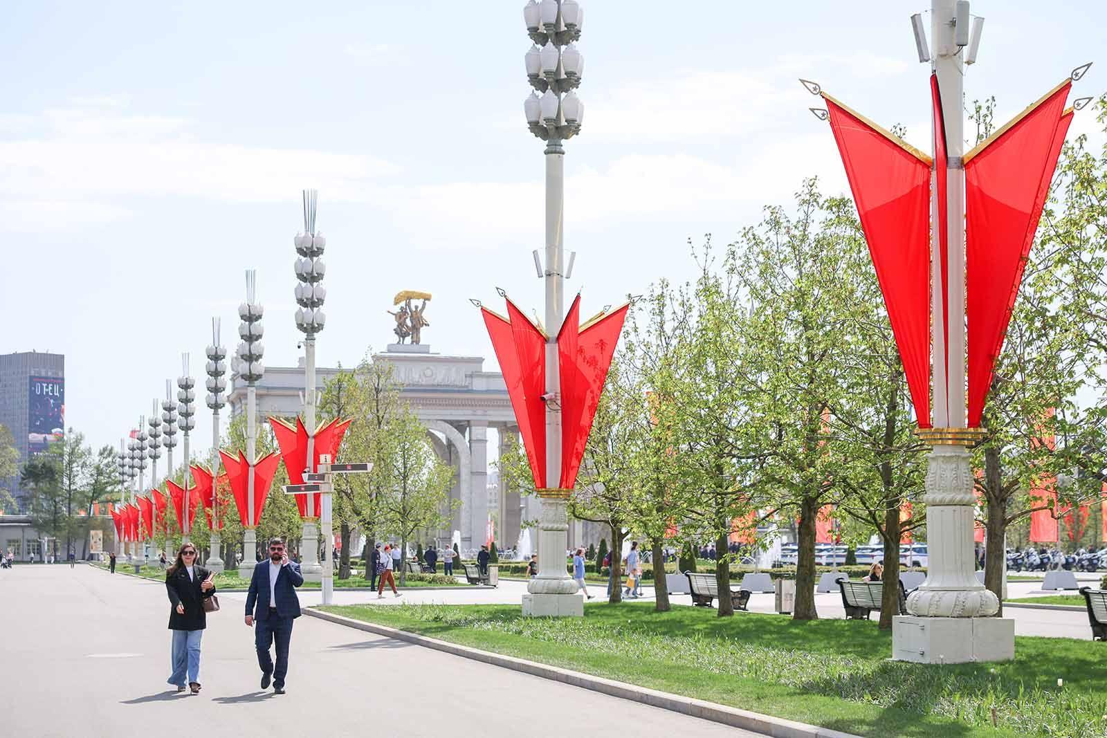 Праздничное оформление Москвы в День Победы