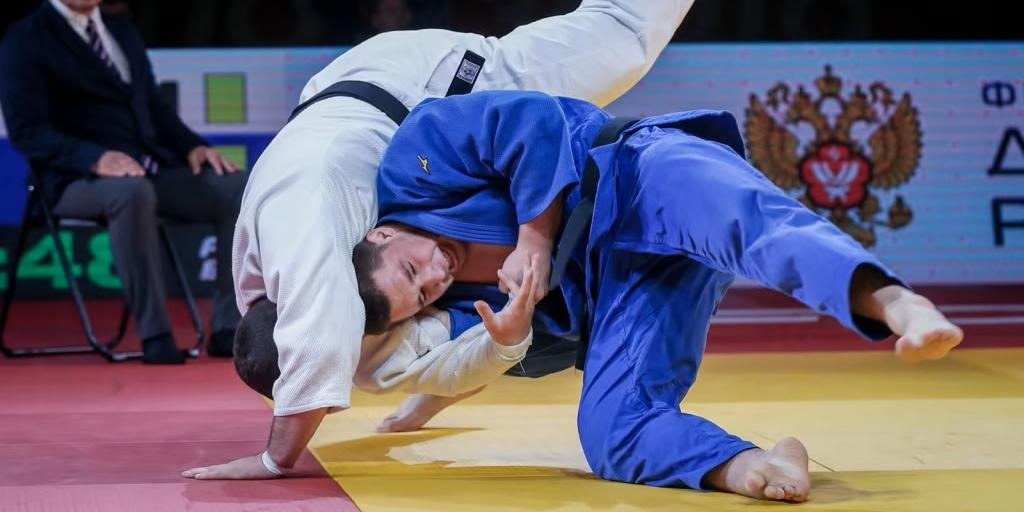 Российским дзюдоистам вернули право выступать под национальным флагом