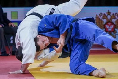 Российским дзюдоистам вернули право выступать под национальным флагом