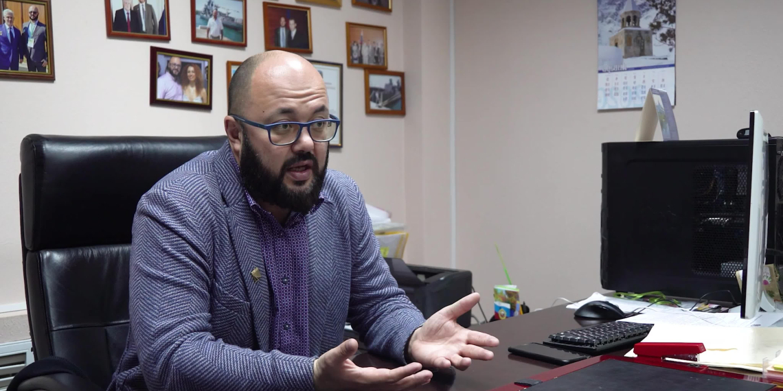 Снявший видеообращение из Мексики депутат Васильев лишился поста в Курской облдуме