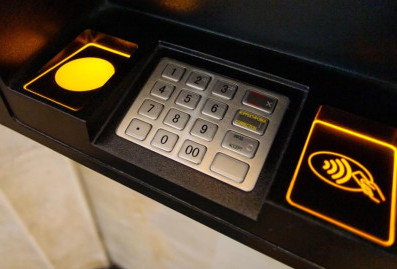 Россияне смогут пополнять счета в банкомате любого банка через СБП