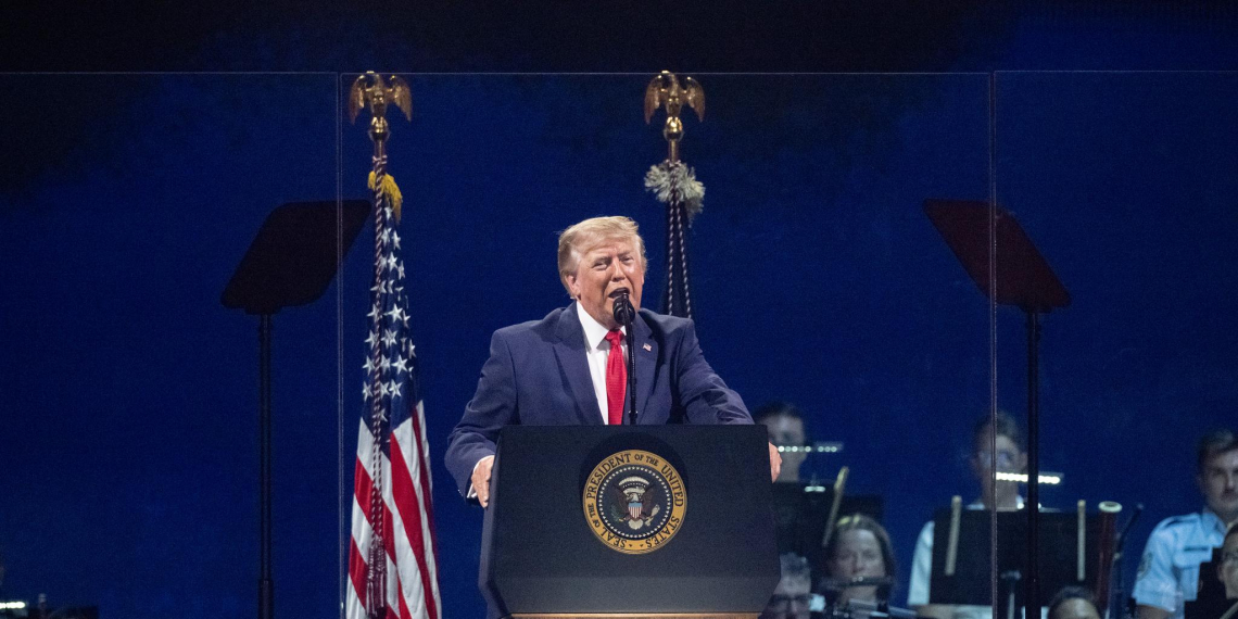 Трамп заявил о начале "беспрецедентной экономической изоляции" Ирана