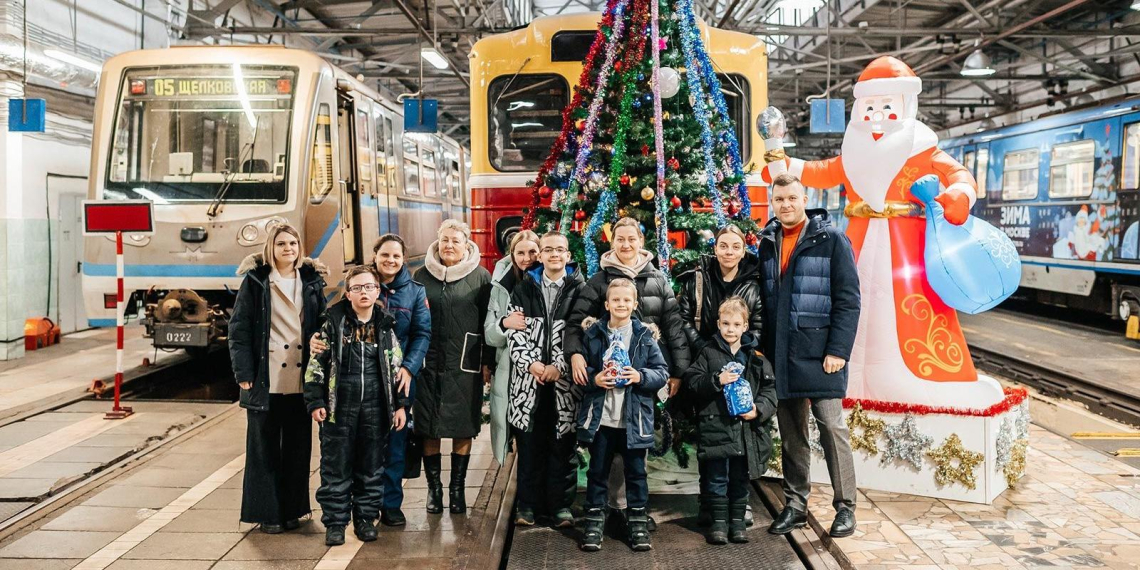 Собянин: в Москве начались предновогодние благотворительные акции