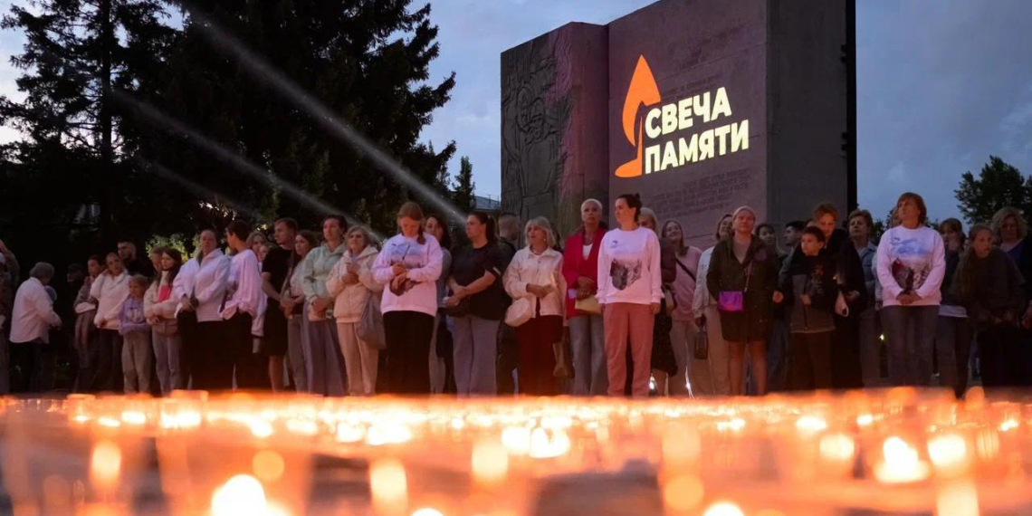"Свет Победы" осветил площади четырех городов России