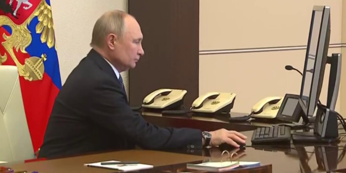 Путин проголосовал на выборах президента в онлайн-формате