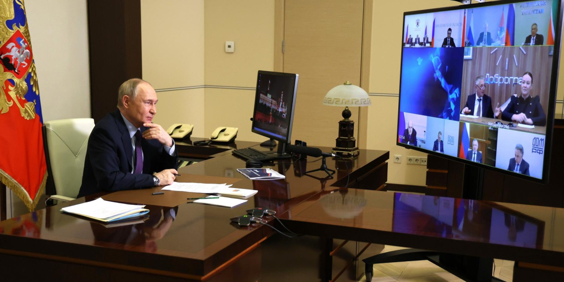 Путин приветствует переезд в РФ людей, разделяющих ее ценности 