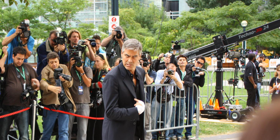 Клуни опроверг слова сотрудницы своего фонда о преследовании российских журналистов