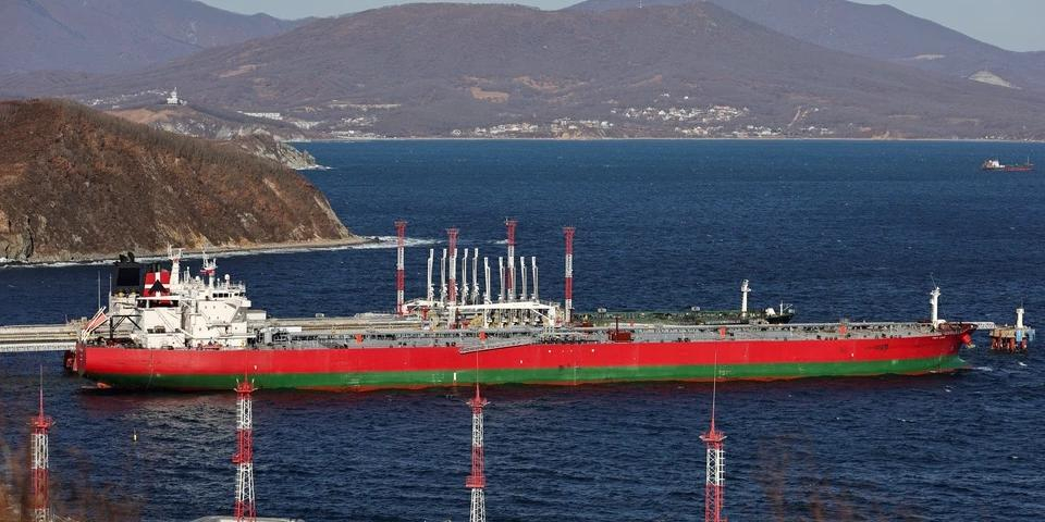 Экспорт российской нефти упал на 22% в декабре