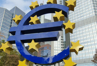 Страны ЕС одобрили кредит Украине на €90 млрд и 20-й пакет антироссийских санкций