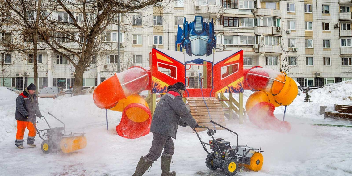 В "Мосфото" показали, как в столице устраняют последствия мощного снегопада
