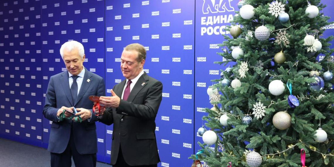 Дмитрий Медведев исполнит новогодние желания детей из четырёх регионов России