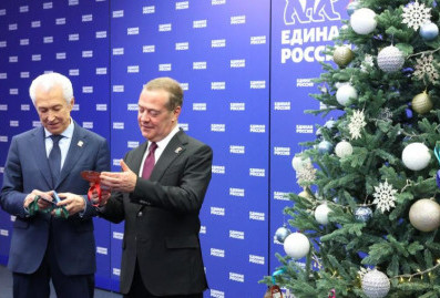 Дмитрий Медведев исполнит новогодние желания детей из четырёх регионов России