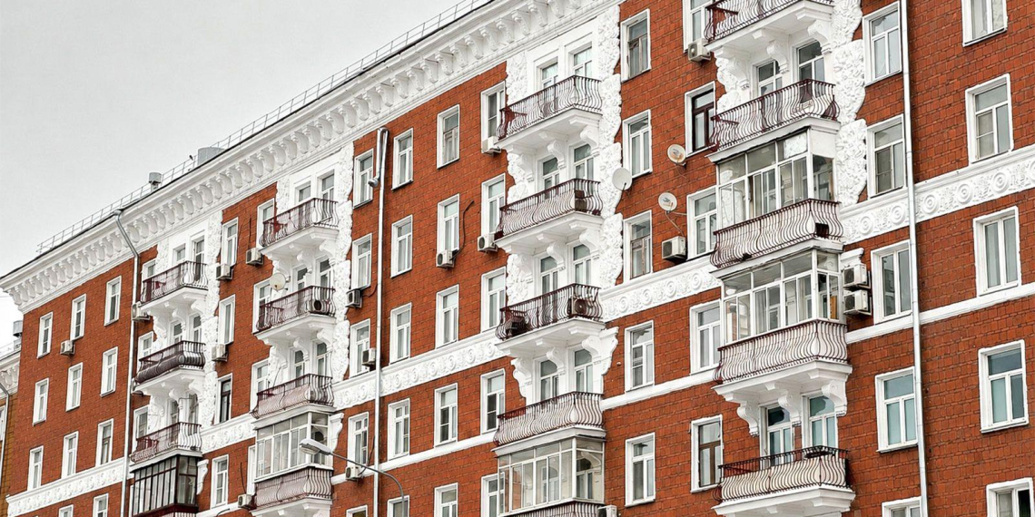 В Москве обновили 115 домов с барельефами на фасадах